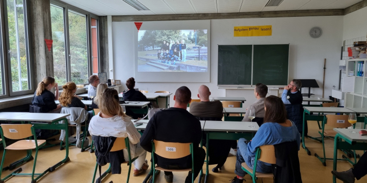 Alte Schulfreunde wieder treffen
